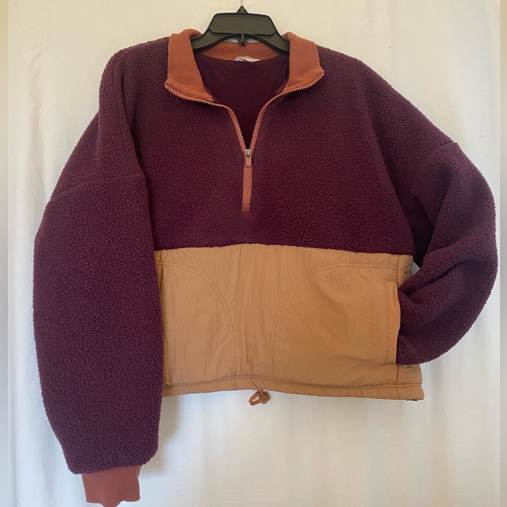 Cute and cozy cropped sweatshirt w/ 1/2 zipper